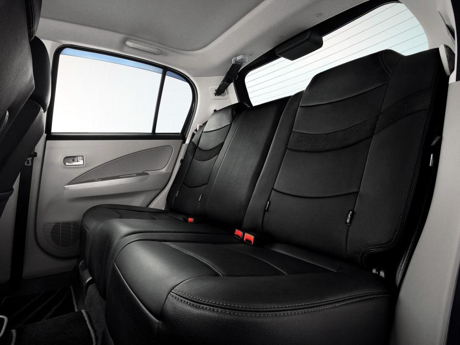 Интерьер Perodua MyVi Elegance 2011 года  (фото 14 из 18)